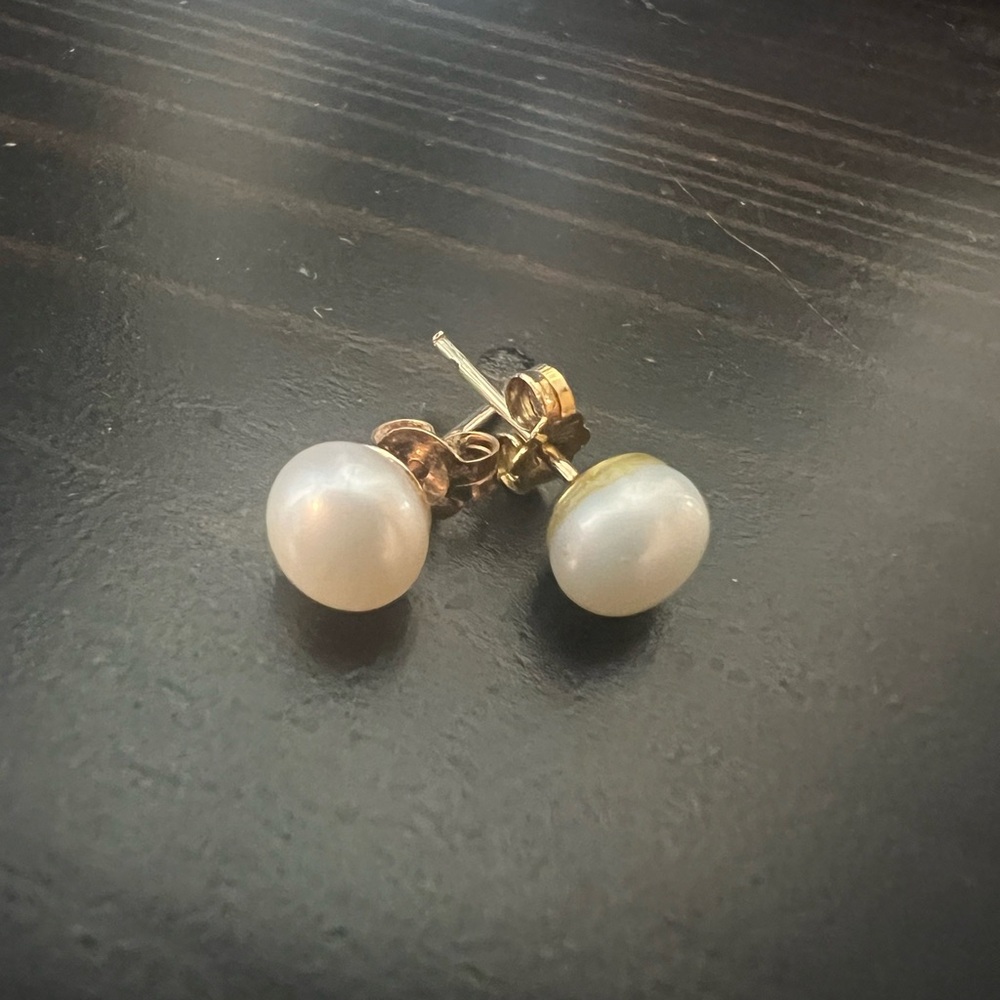 Elegant 10K Pearl Stud Earrings
